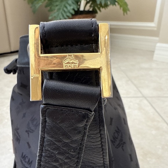 VTG MCM Black Jacquard‎ bucket bag Crossbody Purse Large Nylon & Leather Germany - Picture 3 of 16